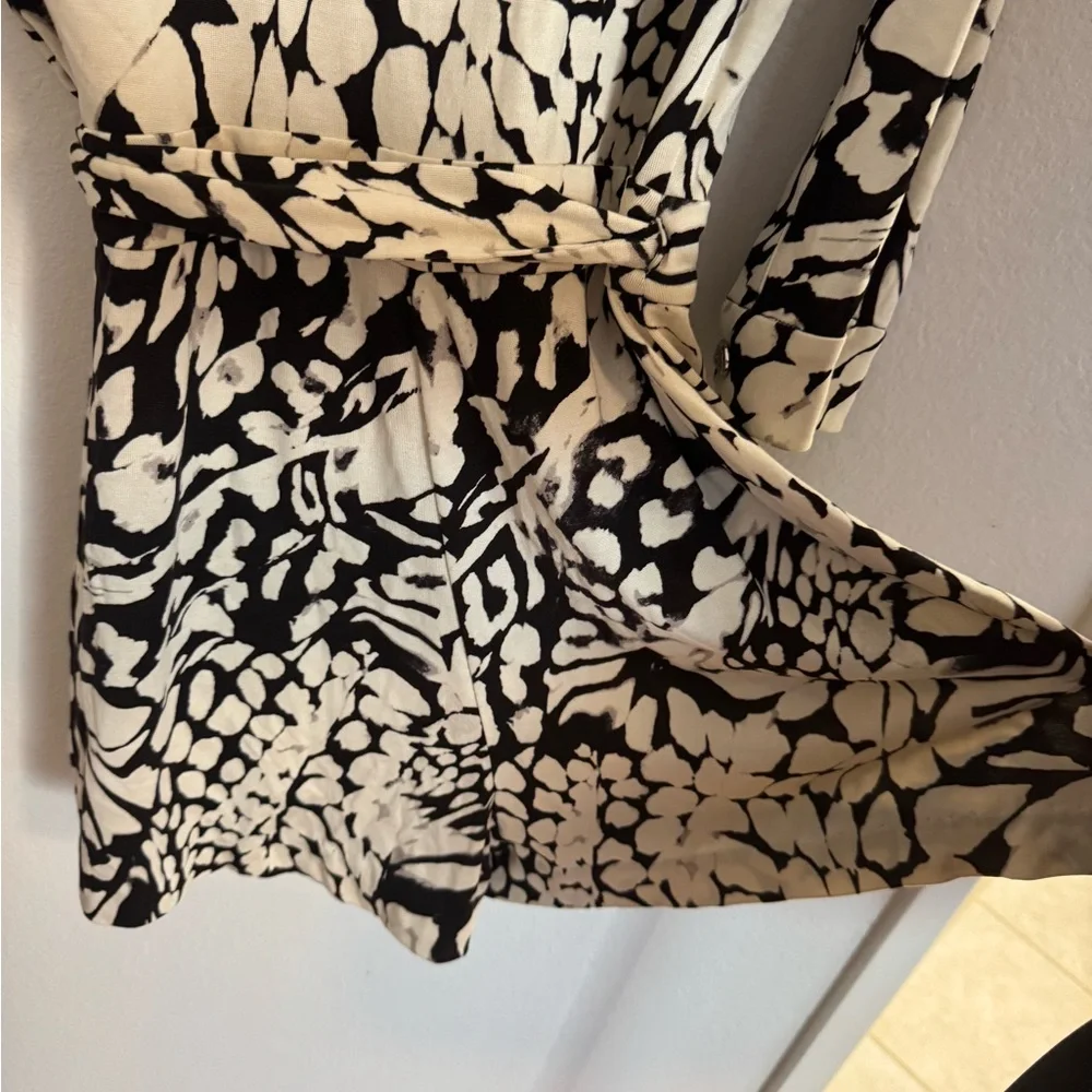 Diane Von Furstenberg Black and Cream Romper - Picture 4 of 10